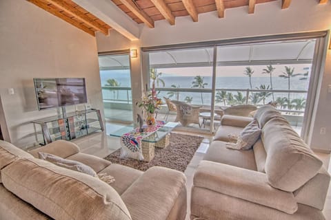 Costa Dorada - Beachfront Penthouse in Bucerias Golden Zone Haus in Bucerias