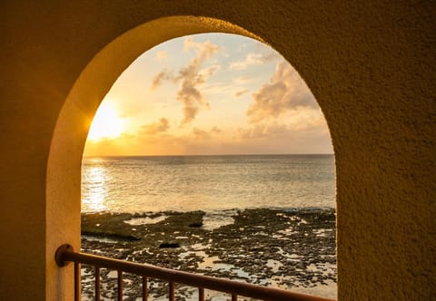 Nearby landmark, Day, Natural landscape, View (from property/room), Balcony/Terrace, Sea view, Sunrise, Sunset