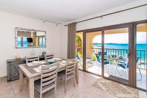 Patio, Day, Natural landscape, View (from property/room), Balcony/Terrace, Kitchen or kitchenette, Dining area, Beach, Sea view