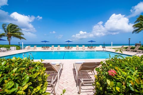 Day, Natural landscape, Pool view, Sea view, Swimming pool, sunbed