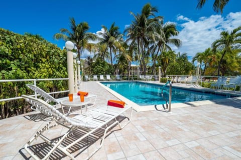 Spring, Day, Garden, Garden view, Pool view, Swimming pool, sunbed