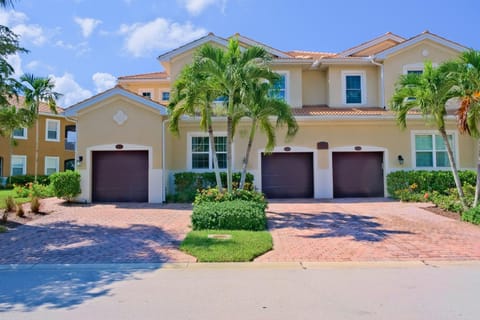 Paradise in Creekside Preserve Apartment in Lee County