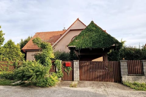House with 3 bedrooms and pool House in Bratislava