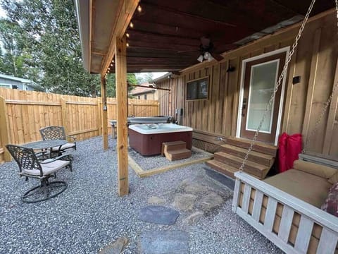 Blissful Nook Tiny Home ~ Cozy Retreat w/ Hot Tub; near Town and Deep Creek Casa in Swain County