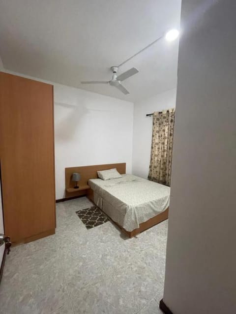 Isa House - Private Rooms in a Shared Duplex Eigentumswohnung in Praia