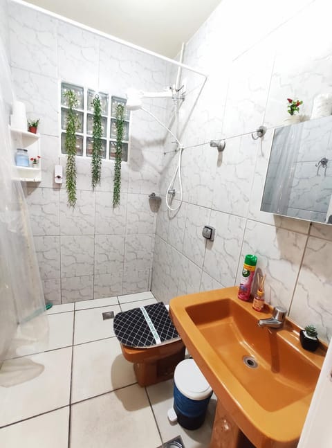 Shower, Toilet, Bathroom, Floor plan