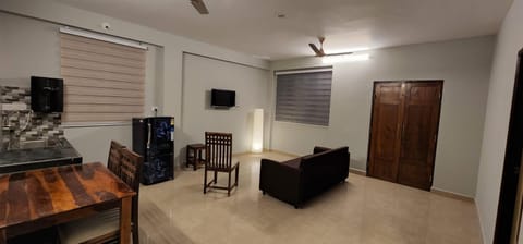 Communal lounge/ TV room, TV and multimedia, Kitchen or kitchenette, Living room, Seating area, Dining area, Evening entertainment, fireplace