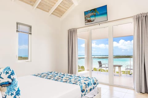 NEW Tropical Waterfront Cooper Jack Bay Villas Villa in Turks and Caicos Islands