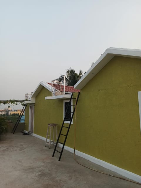 Budget-Friendly Luxury Air-Conditioned Deluxe Suite at Pravuprasad Homestay Vacation rental in Bhubaneswar