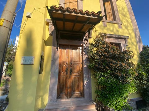 Property building, Facade/entrance