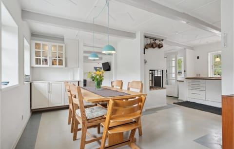 Gorgeous Home In Brenderup Fyn With Kitchen Casa in Bogense