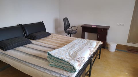 A spacious AC room with wide Balcony -Karimbumel House a perfect place for yoga practicioners Vacation rental in Mysuru