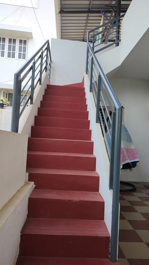 A spacious AC room with wide Balcony -Karimbumel House a perfect place for yoga practicioners Vacation rental in Mysuru