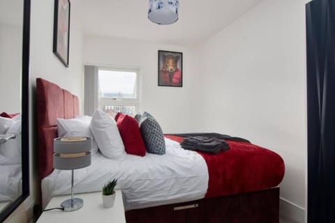 The Stunning Central Rugby Gem - Sleeps 10 Condo in Rugby