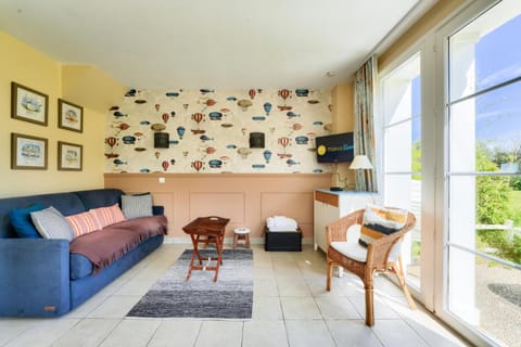 Bed, furniture, kitchen