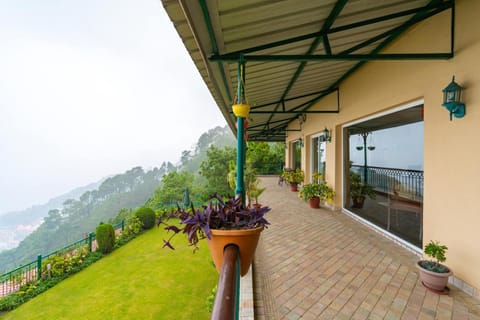 StayVista at Ludlow House with Sauna Room Villa in Himachal Pradesh
