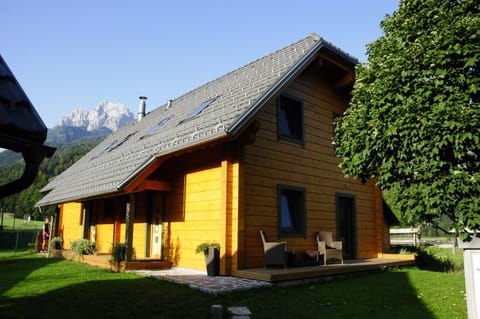 Facade/entrance, Balcony/Terrace