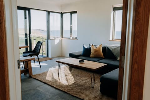 View (from property/room), Balcony/Terrace, Living room, Sea view