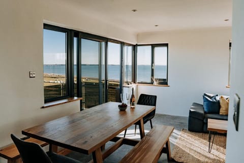 View (from property/room), Balcony/Terrace, Dining area, Sea view