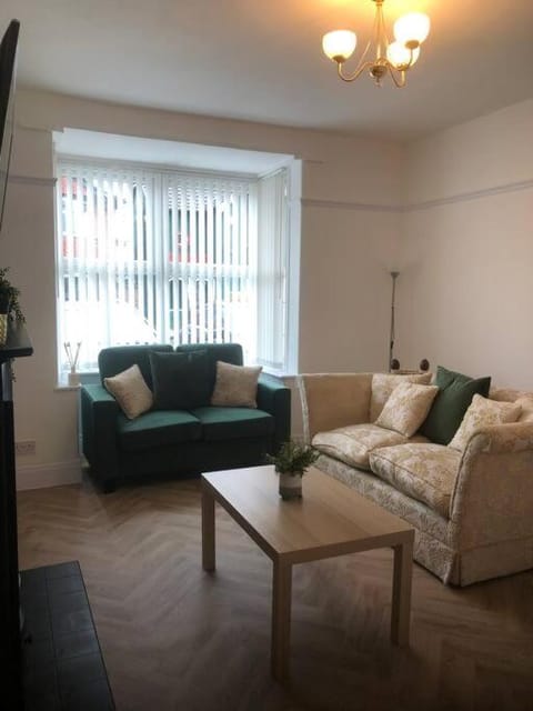 15 Comfort House 2 bed townhouse with parking Casa in Scunthorpe