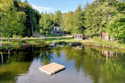 91WR Lake vibes and views at this waterfront home in the the White Mountains! Rest, relax, explore! Maison in Whitefield