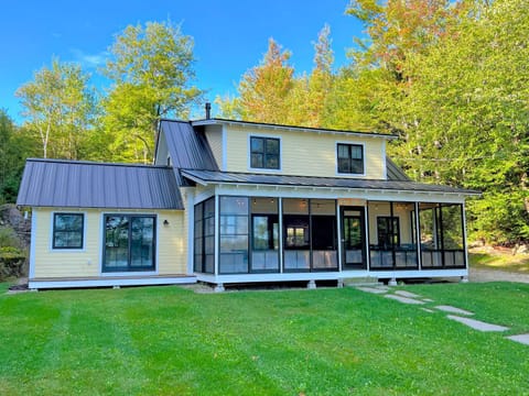 91WR Lake vibes and views at this waterfront home in the the White Mountains! Rest, relax, explore! Maison in Whitefield