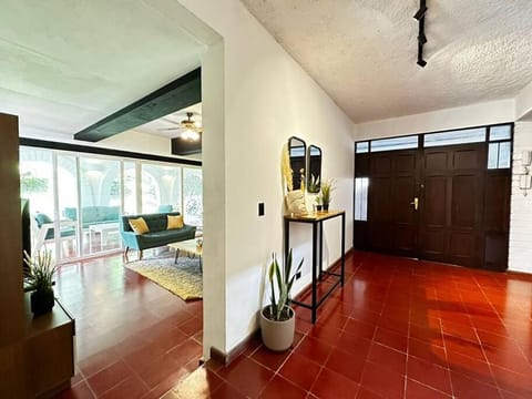 Outstanding House in San Benito! Maison in San Salvador