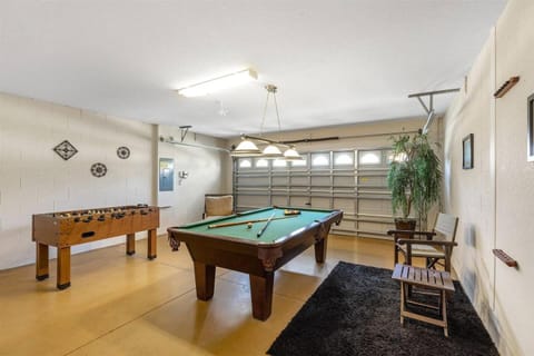 Billiard, Game Room