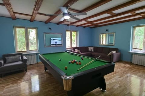 Game Room, Living room