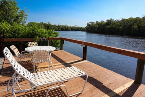 River Wilderness Waterfront Cabins Chalet in Everglades City