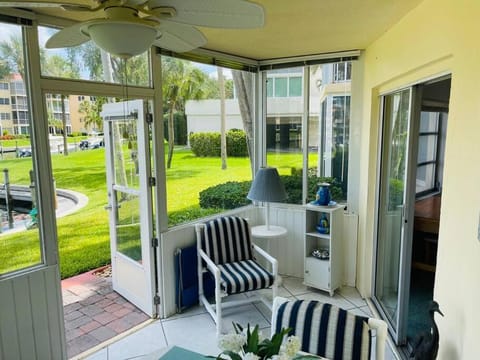 Siesta Harbor #107-Beach Access, Canal Views, Pool/Spa, Ground-Floor Apartment in Siesta Beach