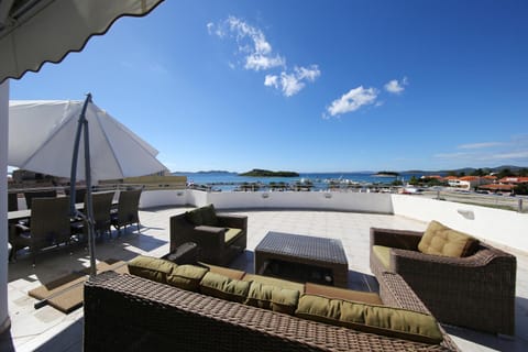 Balcony/Terrace, Banquet/Function facilities, Area and facilities