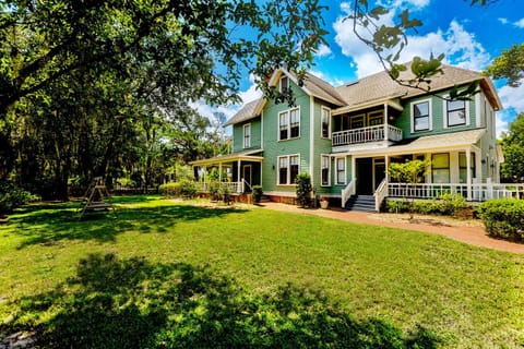 Southern Charm in the Camellia Rose Inn Bed and Breakfast in Gainesville