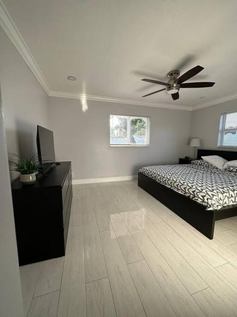 House w/ 3 bedrooms/pool/garden Condo in North Lauderdale