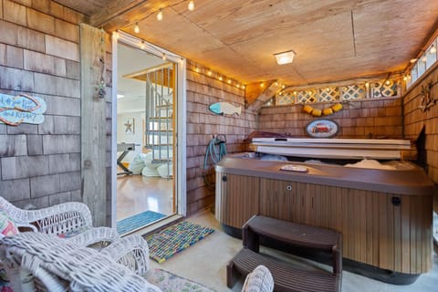 6002 Cedar Sandcastle Semi-Oceanfront Hot Tub House in Kill Devil Hills