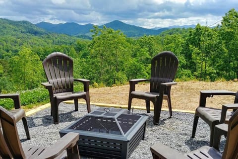 Peace of Heaven ~ Modern Chic Cabin w/ Majestic Mountain Views House in Swain County