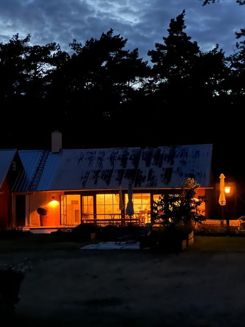 Exklusivt kalkstenshus från 1850 med arkitektritad pool Villa in Gotland County, Sweden