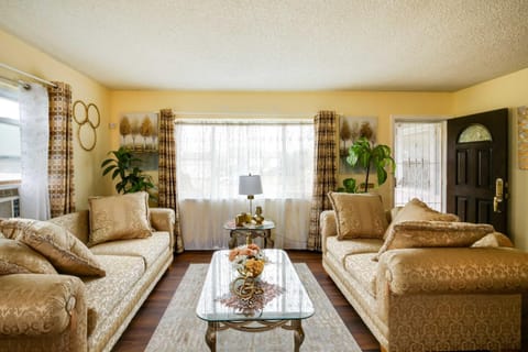 Lovely Compton Vacation Rental with Patio and Grills! Maison in Compton