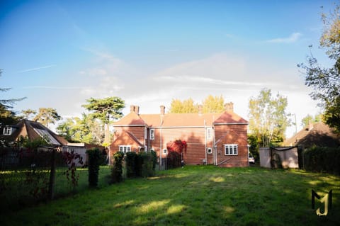 Spacious 10 Bed Contractor Pad House in Maidenhead