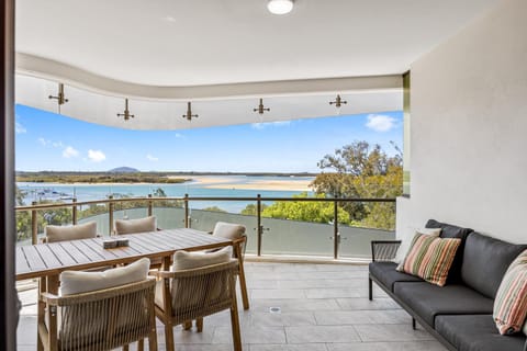 Balcony/Terrace, Mountain view, River view