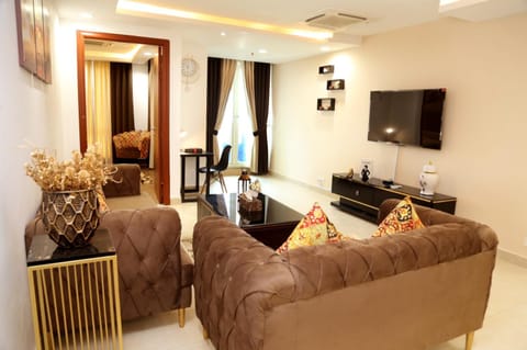 Luxury Apartment with Balcony in Gold Crest, DHA - Skyview Suite Apartment in Lahore