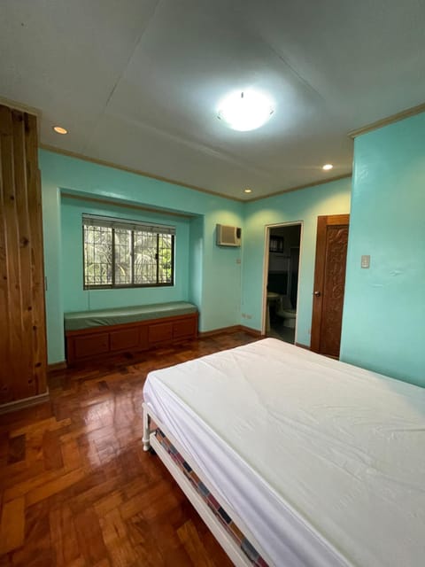 Spectacular 6-Bed Villa: Hoops, Games & Luxury Galore! Condo in Tagaytay