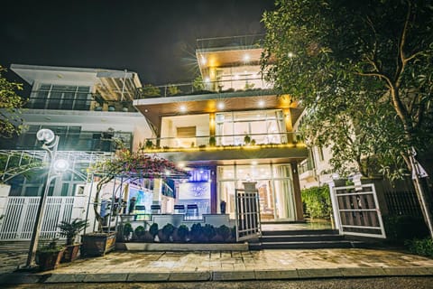 Property building, Patio, Night, Balcony/Terrace