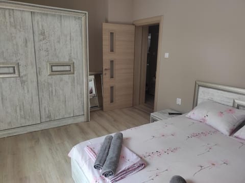 Етаж от къща - Нощувки Ками Wohnung in Pleven