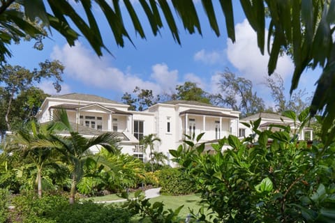 Villa Tamarindo Luxury Beachfront Villa Chalet in Holetown