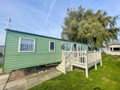 Lovely Dog Friendly Caravan At Southview Holiday Park In Skegness Ref 33053s Campground/ 
RV Resort in Skegness