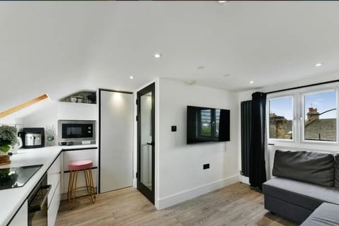 London 2-Bedrooms Apartment Apartment in London Borough of Ealing