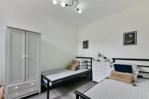 London 2-Bedrooms Apartment Apartment in London Borough of Ealing