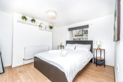 Lovely 2 Bedroom in Lower Clapton Apartment in London Borough of Hackney