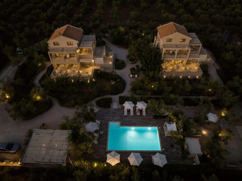 Property building, Bird's eye view, Swimming pool